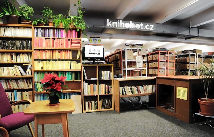 /media/15685/knihobot_prodejna