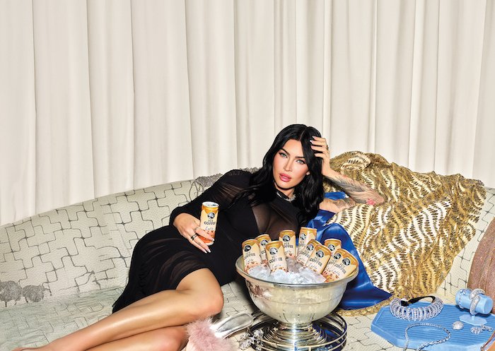 /media/jiajfhxo/meganfox_hellicecoffee